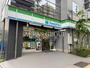 コンビニ　ファミリーマート 江戸川橋駅西店（コンビニ）まで61m