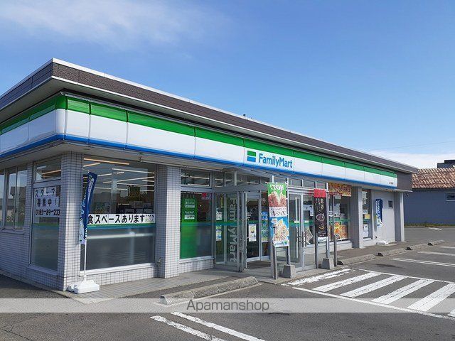 コンビニ　ファミリーマート能代高塙店（コンビニ）まで256m
