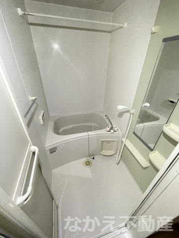 バス・シャワールーム　コンパクトで使いやすいお風呂です