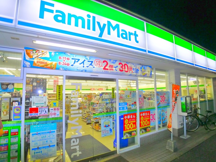 コンビニ　ファミリーマート（コンビニ）まで320m