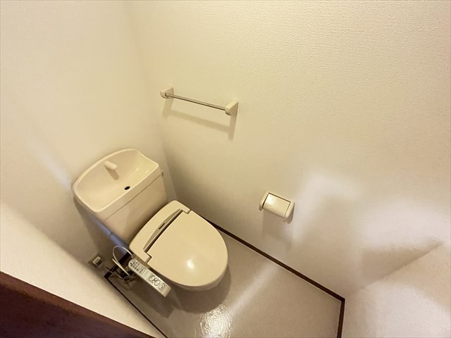トイレ　温水洗浄便座完備