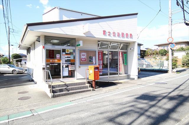 郵便局　富士伝法郵便局（郵便局）まで233m
