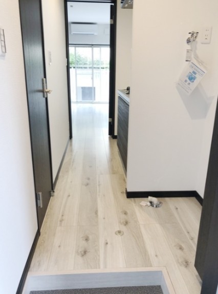 玄関　※別部屋参考写真