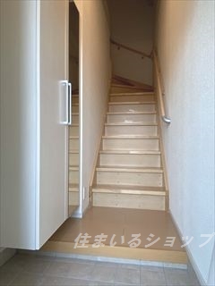 玄関　ミラー付き大型シューズボックス