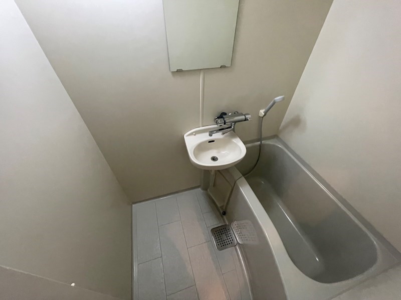 バス・シャワールーム　※同タイプの他のお部屋です