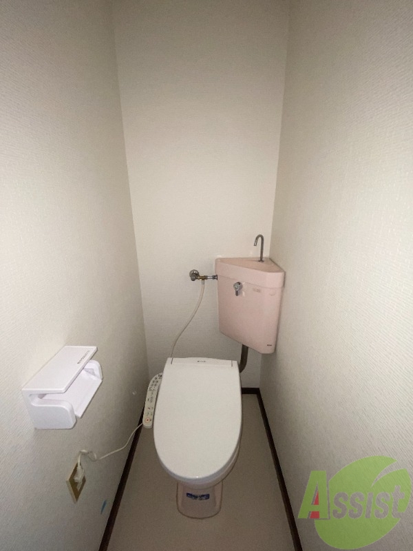 トイレ　トイレは温水洗浄便座付き毎日快適に使えますね