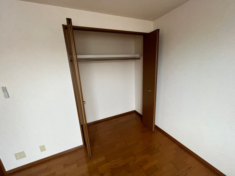 収納　寝室の収納です。部屋がすっきり片付きます。