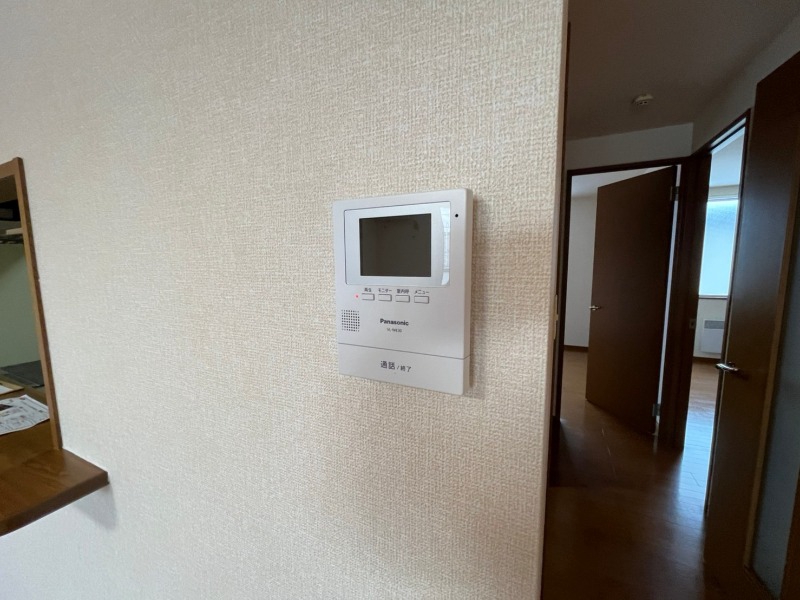 セキュリティ　ＴＶモニター付インターホンです。来客者の顔が見えるので安心！