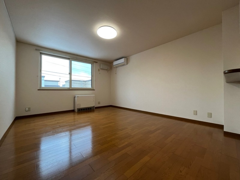 居室・リビング　広くてキレイなお部屋が広がっていて、充実した生活が送れそう。