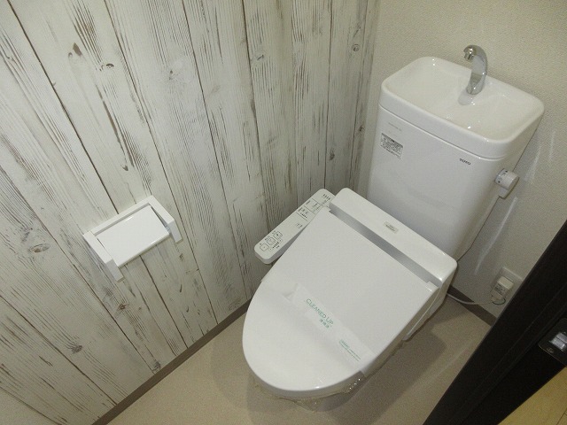 地下鉄谷町線 平野駅 徒歩15分 3階建 築10年のトイレ写真