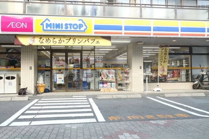コンビニ　ミニストップ篠崎町1丁目店（コンビニ）まで210m