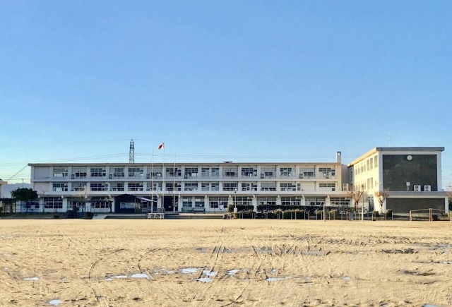 小学校　竜王町立竜王小学校（小学校）まで2795m