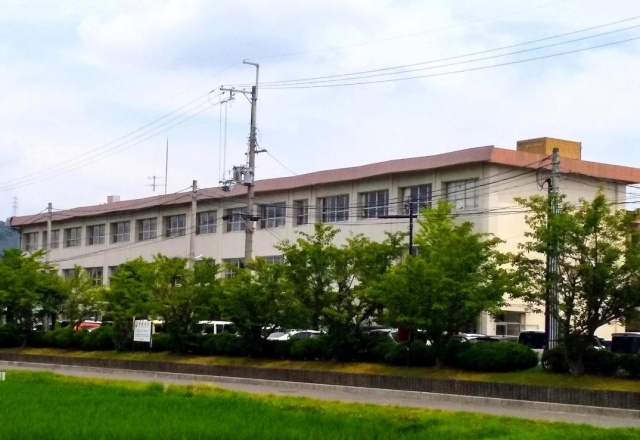 中学校　竜王町立竜王中学校（中学校）まで4116m