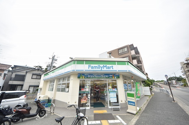 コンビニ　ファミリーマート　豊津駅前（コンビニ）まで490m
