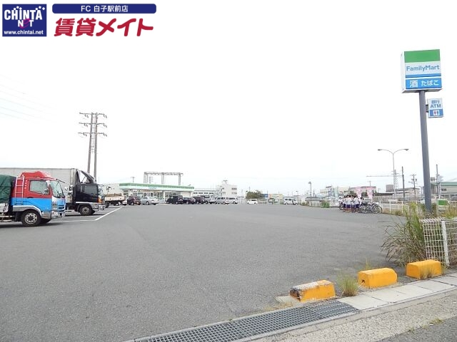 コンビニ　ファミリーマート鈴鹿一ノ宮店（コンビニ）まで705m