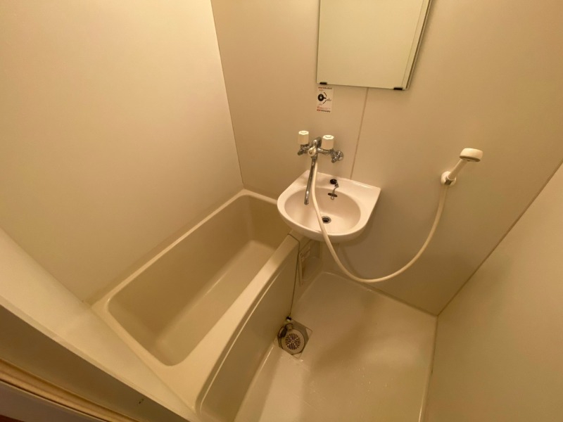 バス・シャワールーム　疲れた時はゆっくり湯船につかってみてはいかがでしょうか。