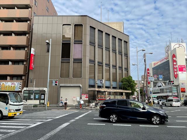 銀行　（株）三菱ＵＦＪ銀行／城東支店（銀行）まで213m