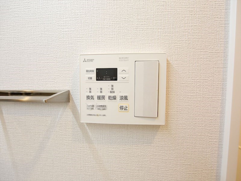 その他設備　浴室暖房乾燥機付き