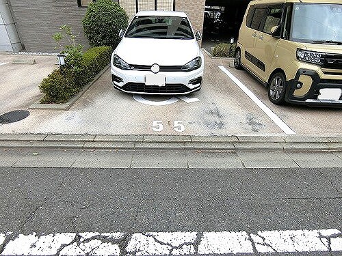 駐車場　敷地内平面駐車場　※2026年6月撮影