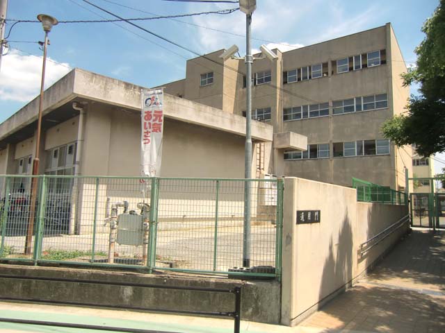 小学校　八尾市立高美小学校（小学校）まで398m