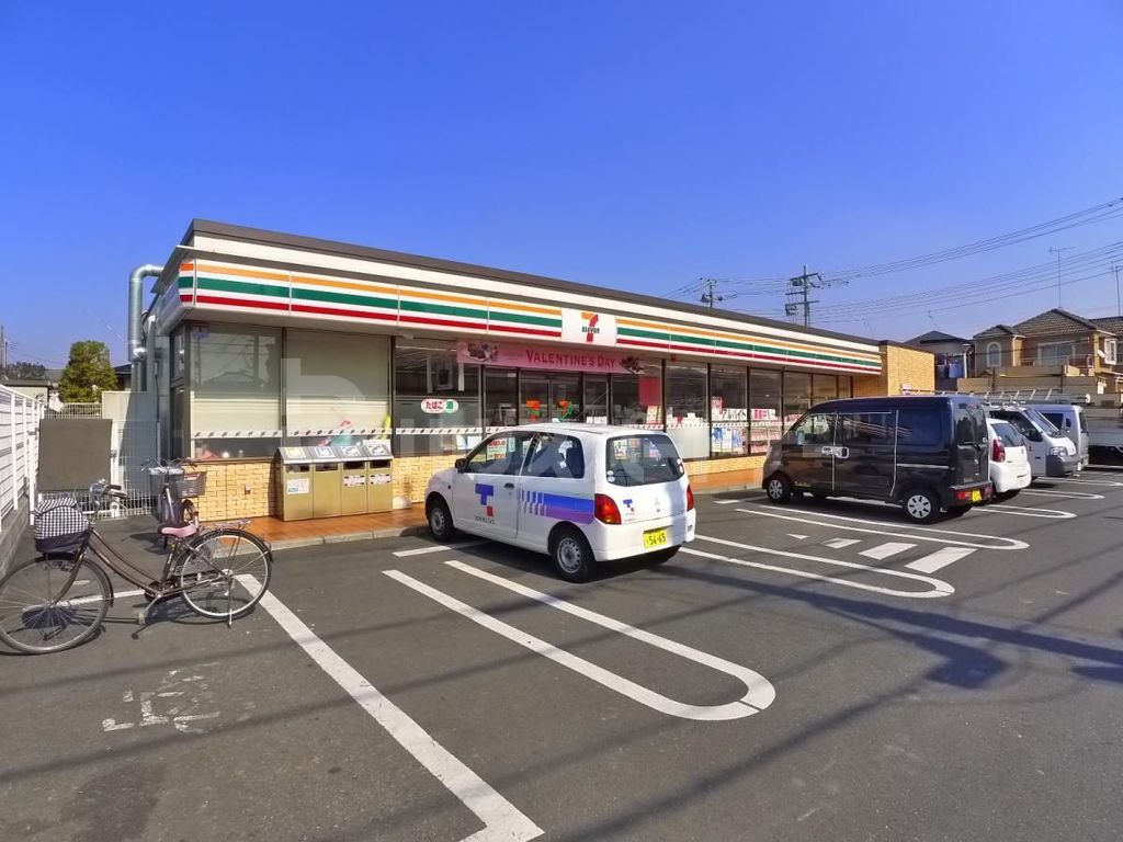 コンビニ　セブンイレブン足立古千谷本町3丁目店（コンビニ）まで260m