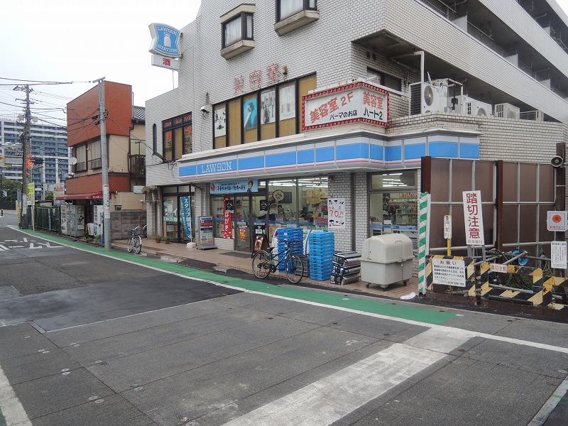 コンビニ　ローソン東門前駅前店（コンビニ）まで591m