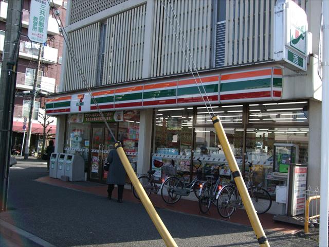 コンビニ　セブンイレブン（コンビニ）まで310m