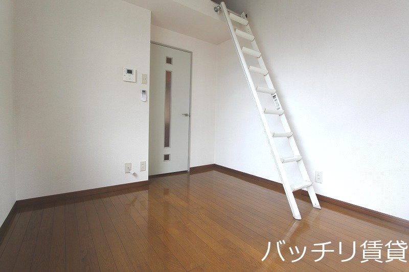 居室・リビング　別号室タイプの為、現状を優先致します。