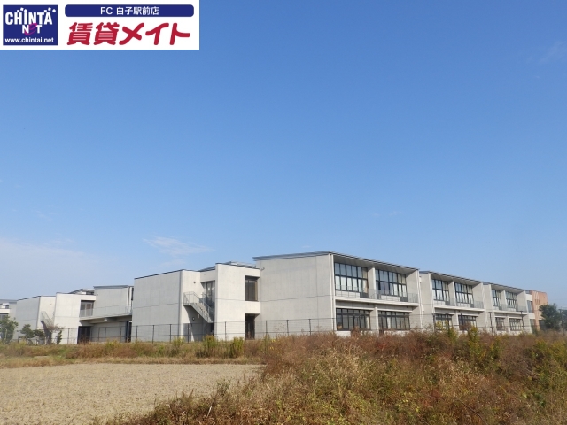 中学校　鈴鹿市立神戸中学校（中学校）まで2500m