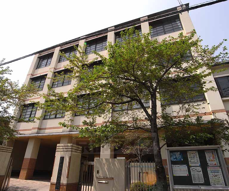 小学校　乾隆小学校（小学校）まで76m