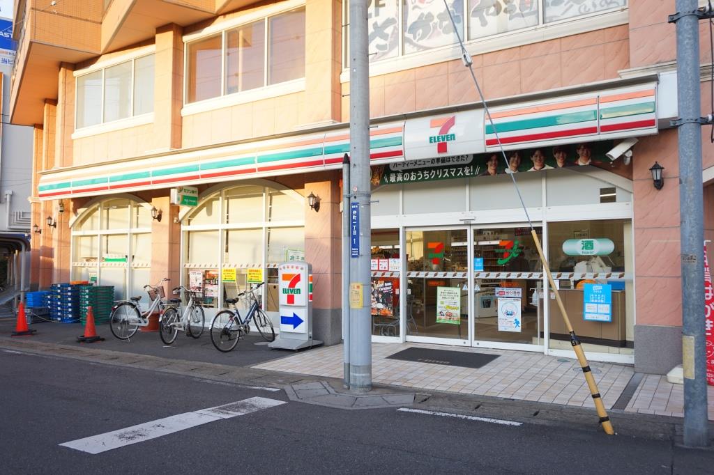 コンビニ　セブンイレブン 朝霞駅東口店（コンビニ）まで713m