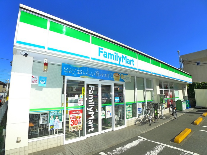 コンビニ　ファミリーマート六町駅前（コンビニ）まで800m
