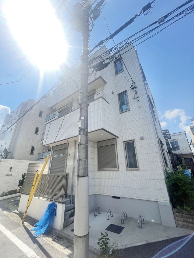 建物外観　駐車場