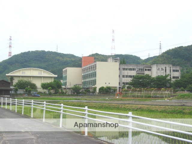 小学校　島本町立第三小学校（小学校）まで894m