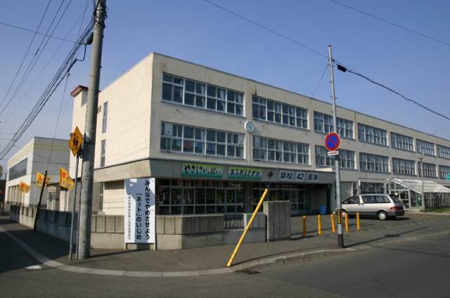 小学校　札幌市立発寒西小学校（小学校）まで1369m