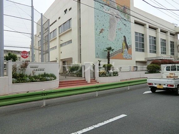 中学校　世田谷区立 八幡中学校（中学校）まで165m