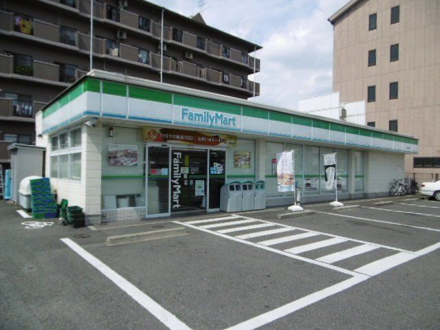 コンビニ　ファミリーマート西堤本通西店（コンビニ）まで375m
