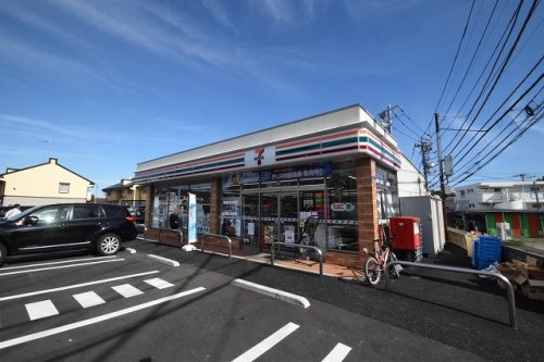 コンビニ　セブンイレブン 横浜東本郷5丁目店（コンビニ）まで321m