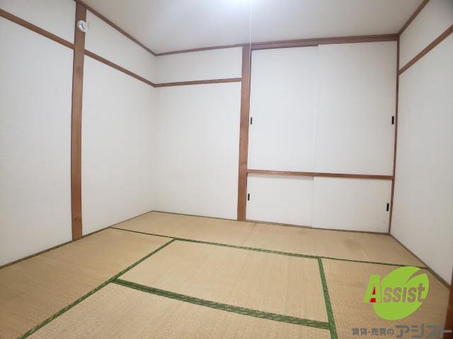 その他部屋・スペース　４．５帖の和室です。和室に布団でぐっすり眠れそうですね。