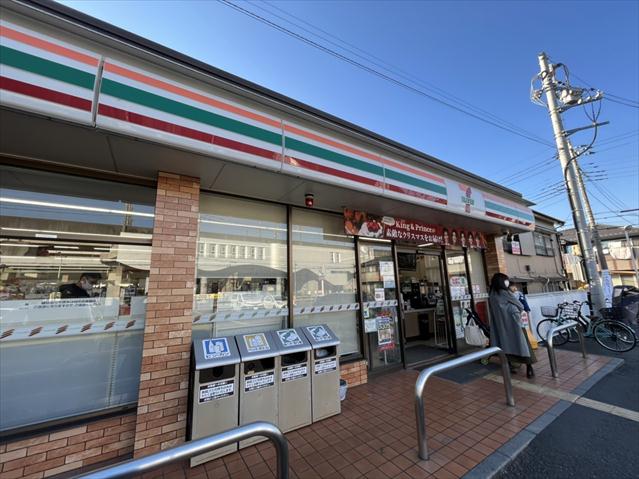 コンビニ　セブン－イレブン鉄道博物館前店（コンビニ）まで241m
