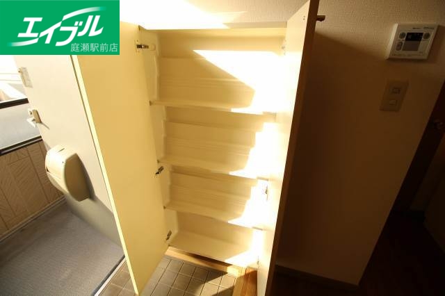 玄関　靴箱