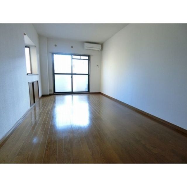 居室・リビング　【その他内観】写真は同一間取りの別のお部屋です。現況を優先し