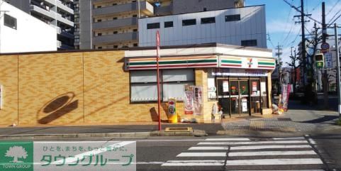 コンビニ　セブンイレブン名古屋新栄2飯田街道店（コンビニ）まで60m