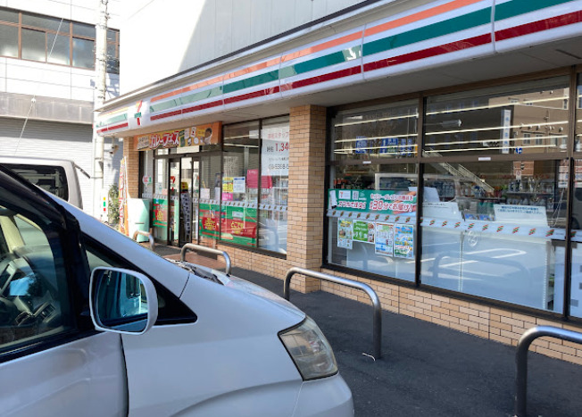 コンビニ　セブンイレブン 練馬北町3丁目店（コンビニ）まで63m