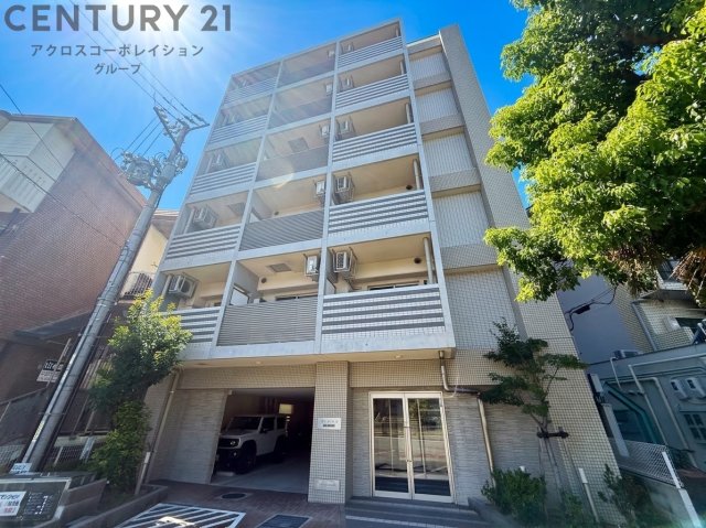 建物外観　オートロック付きで外部からの出入りが簡単にできない為安心です