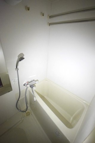 バス・シャワールーム　落ち着いた空間のお風呂です