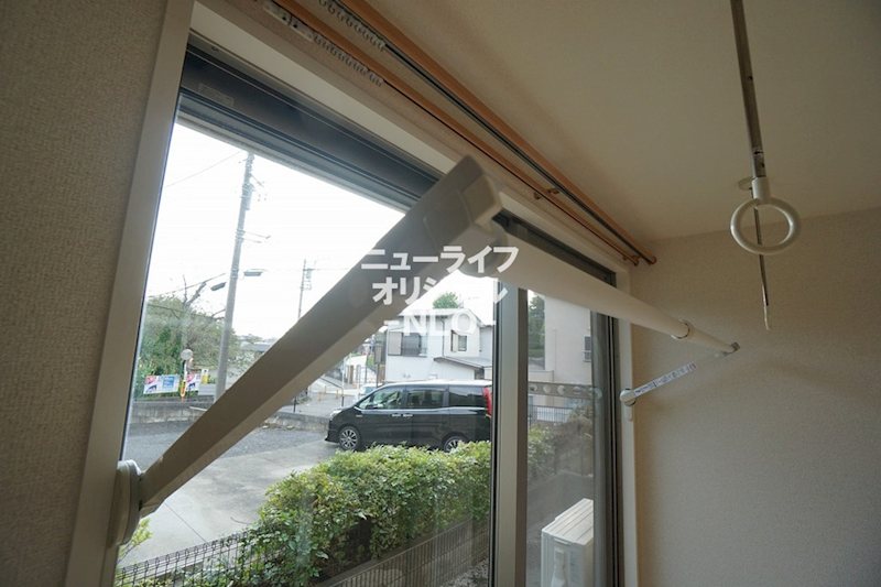 その他設備　雨天時にも安心してお洗濯ができる室内物干し付☆