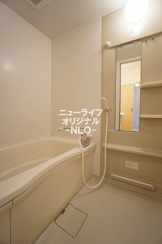 バス・シャワールーム　いつでも温かいバスタイムを楽しめる追い焚き給湯付き☆