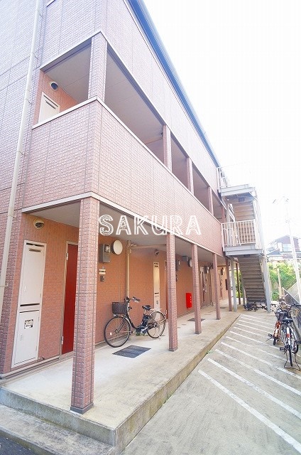 エントランス　お洒落な建物デザイン♪