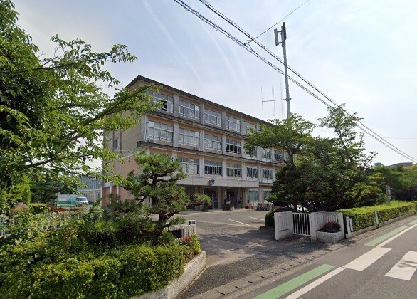 小学校　浜松市立鴨江小学校（小学校）まで590m